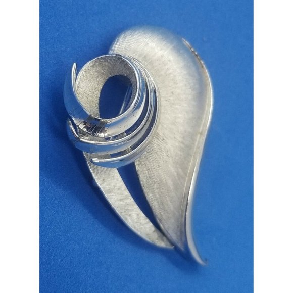 Trifari Modern Design Heart Brooch Pin Brushed Polished Mixed Finish Silver Tone - Picture 2 of 7